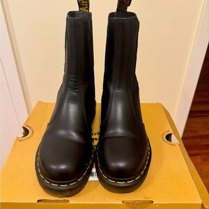 Dr Martens Hi Leather Chelsea Boots